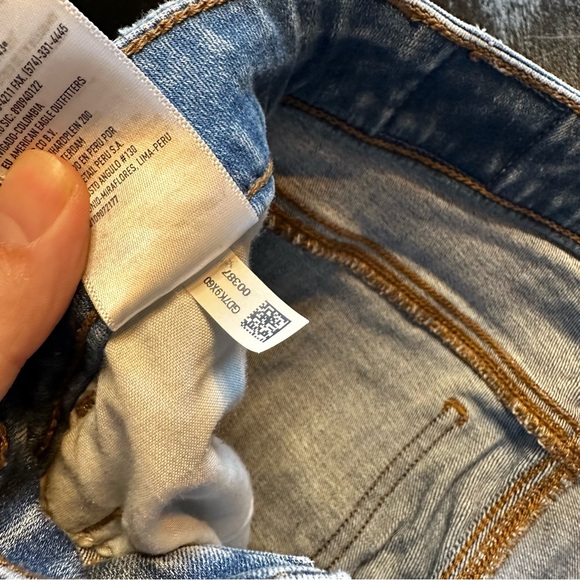 American Eagle Size 2 Hi Rise Jegging Cropped Destroyed Holes Trendy - Picture 8 of 8